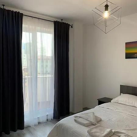 Апартаменти Cozy In The Center Of